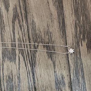 Star necklace with adjustable length